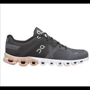 On cloud cloudflow running shoes